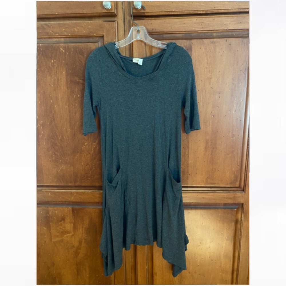 Flowy grey dress with mid sleeves